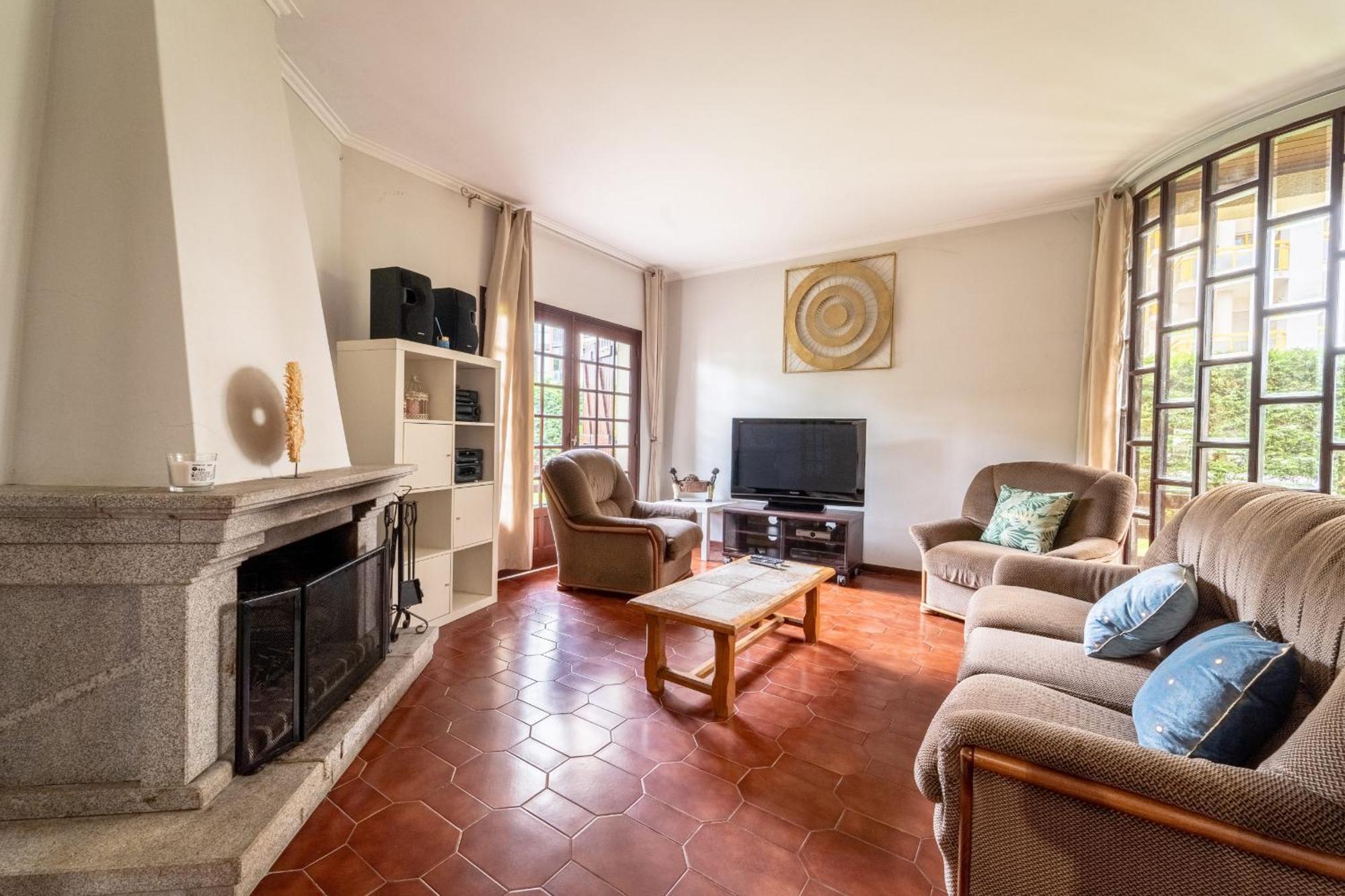 Amorosa Villa, 500M From The Beach By House And People Exterior foto