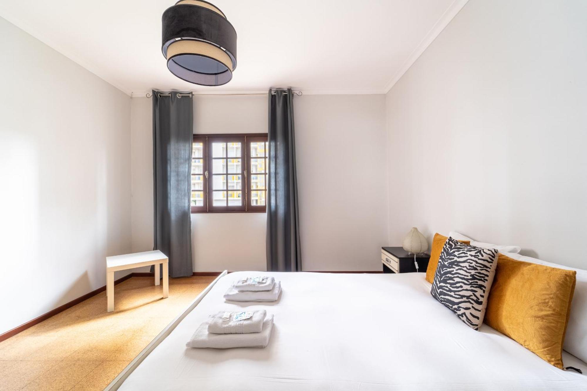 Amorosa Villa, 500M From The Beach By House And People Exterior foto