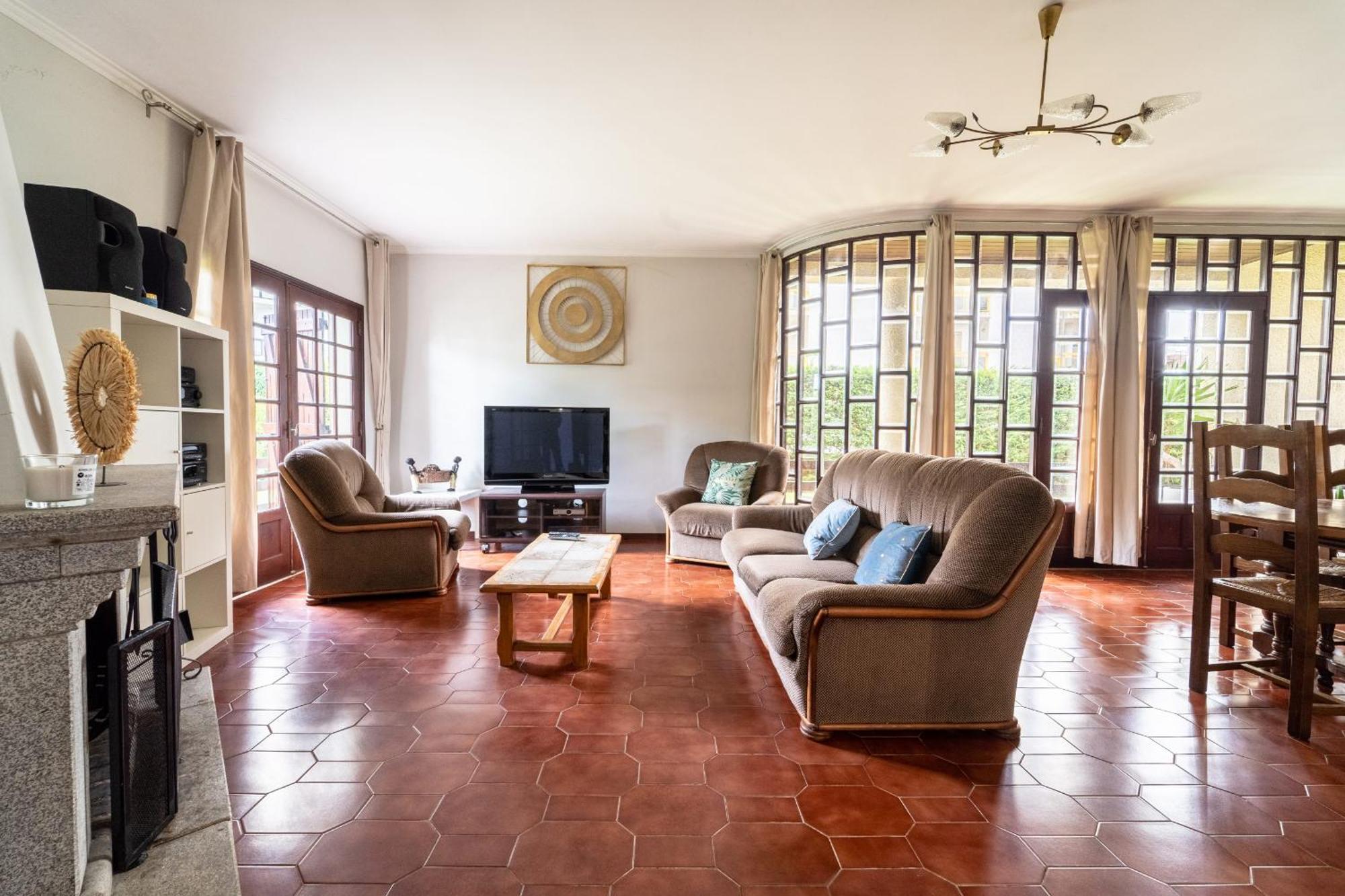 Amorosa Villa, 500M From The Beach By House And People Exterior foto